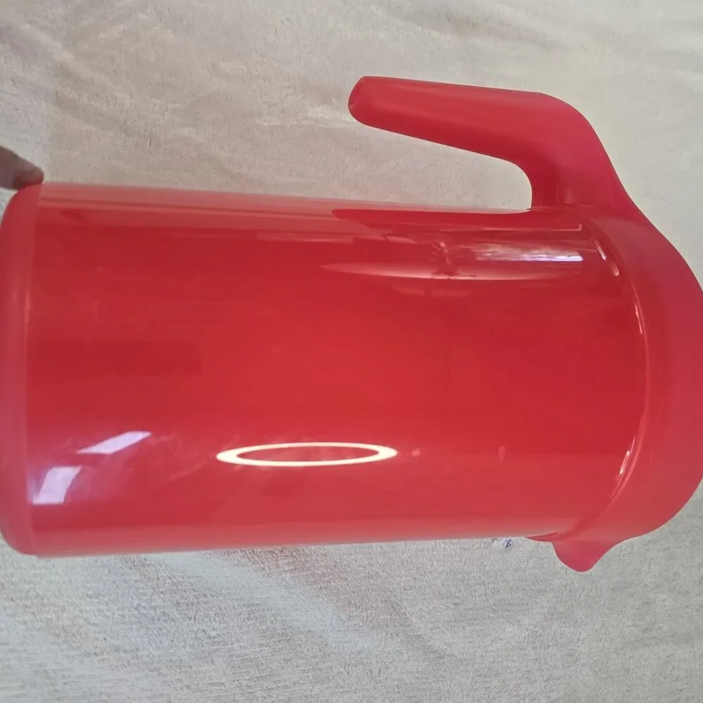Tupperware 1 Gallon Drink Pitcher Red with Lid  8029A-2 3.8 Liter